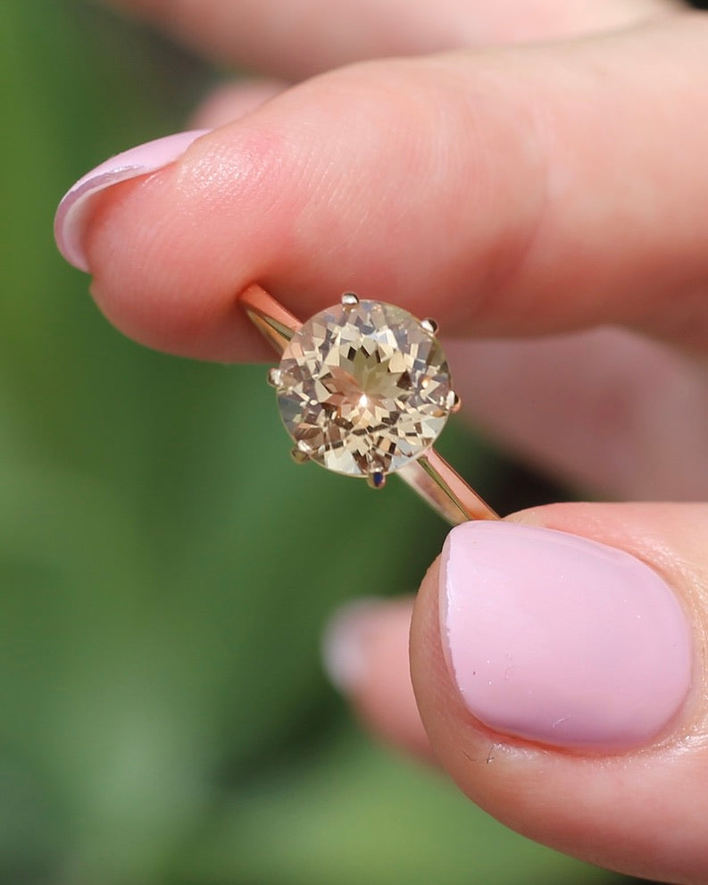 2.5ct Round Natural Heliodor (Yellow Beryl), 6 Claw Set, 9ct Yellow Gold, size N1/2 or 7, 2.0g