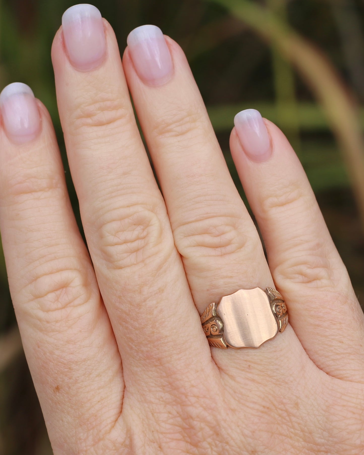 Antique 1918 Signet Ring with Carved Shoudlers, 9ct Old Rose Gold, size Q or 8 - fits more like O1/2 - P or 7.5 based on width, 4.29g