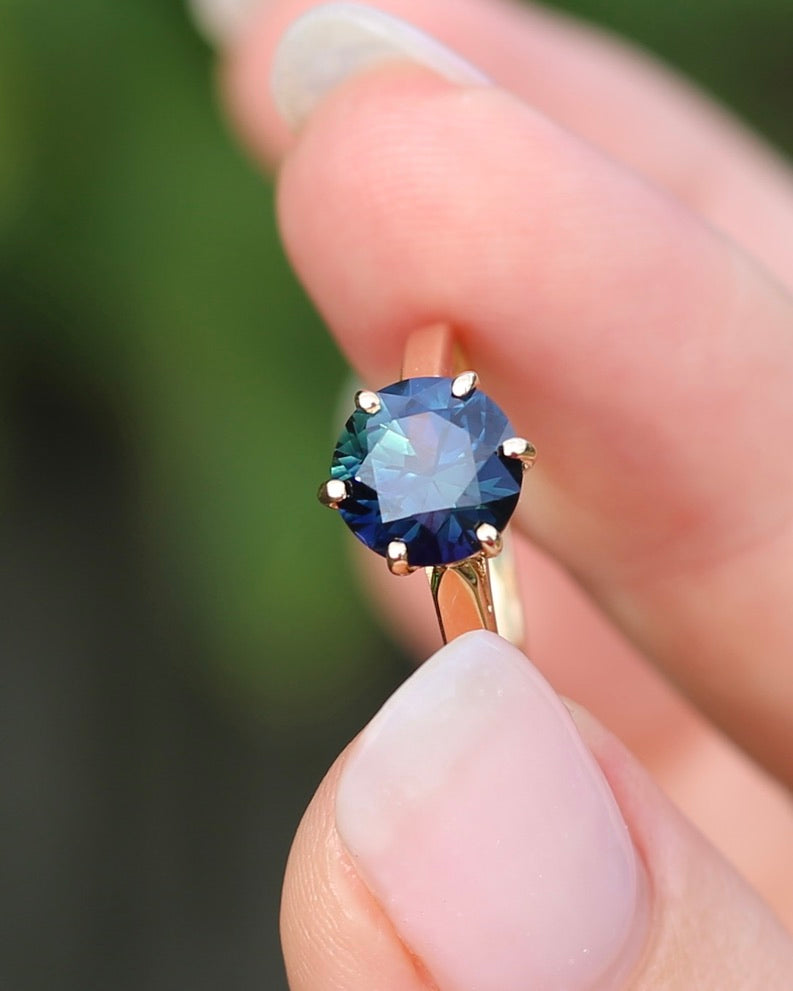 Vintage 2.44ct Blue Parti Ring, 14ct Yellow Gold, size O or 7.25, 2.49g with valuation
