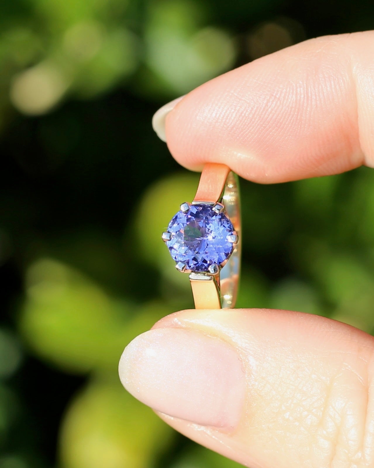 1.65ct Tanzanite in Vintage Mixed Metal 9ct White & Yellow Gold Ring, size Q1/2 or 8.25