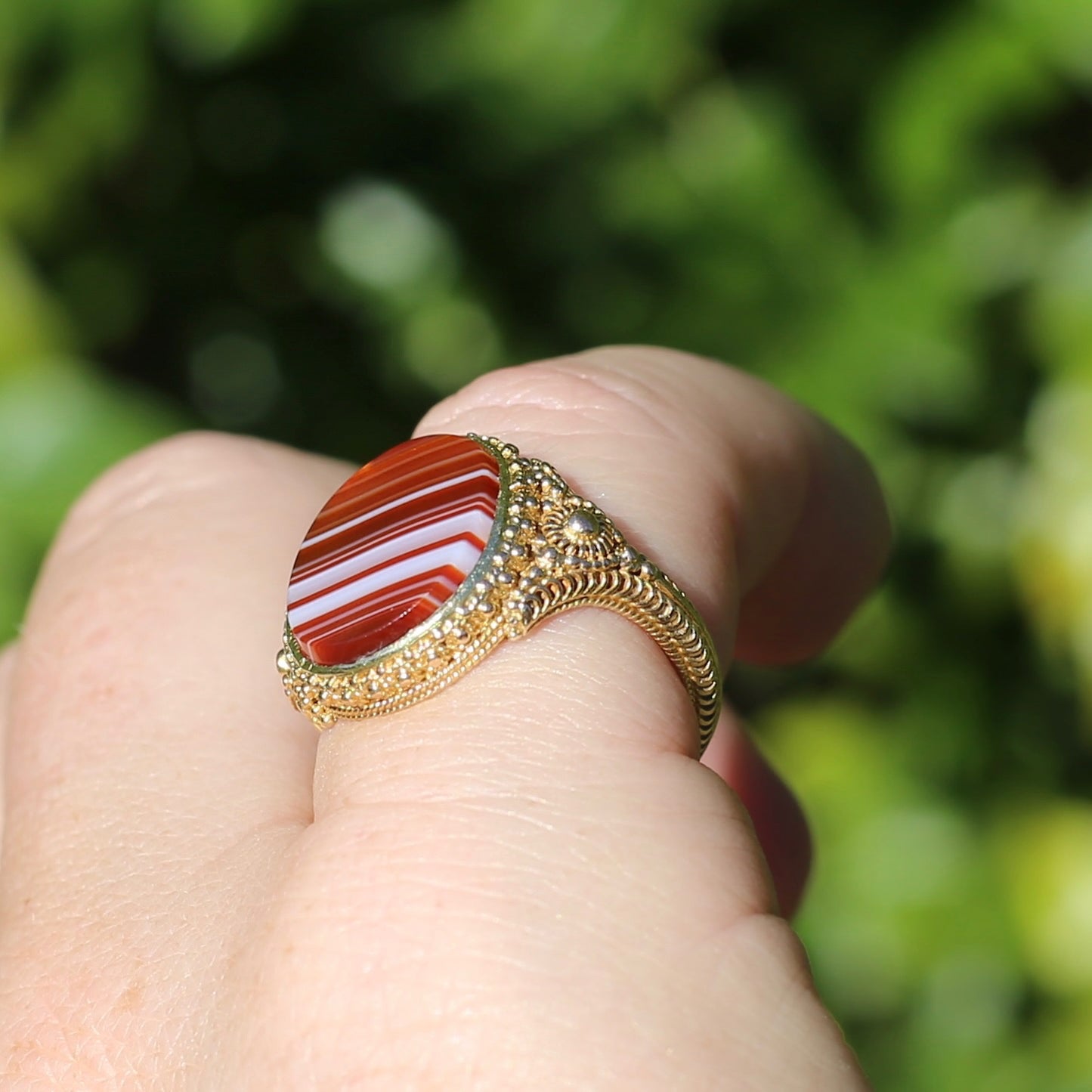 Mid Century Banded Agate in the Elaborate Scroll Detailed Floral Ring, 14ct Yellow Gold, size K1/2 or just under 5.5