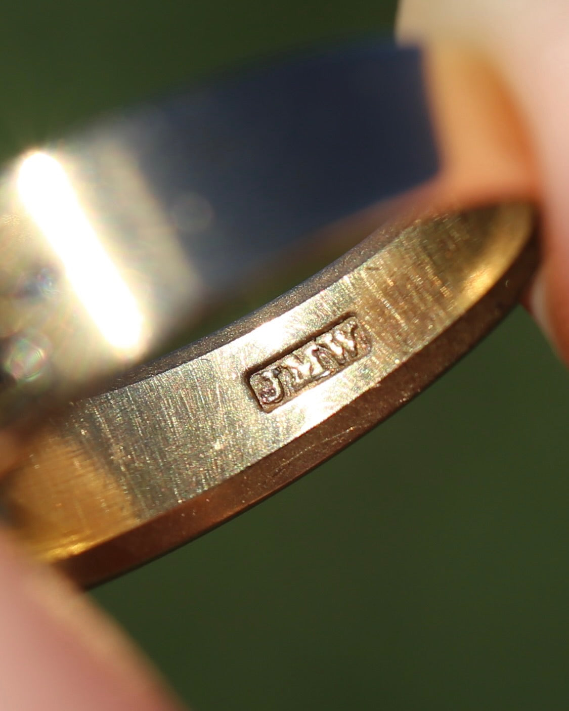 Antique Early Australian J. M. Wendt Enamel Set Band, 18ct Yellow Gold, size N or just over 6.5 (fits more like an M-M1/2 due to width)