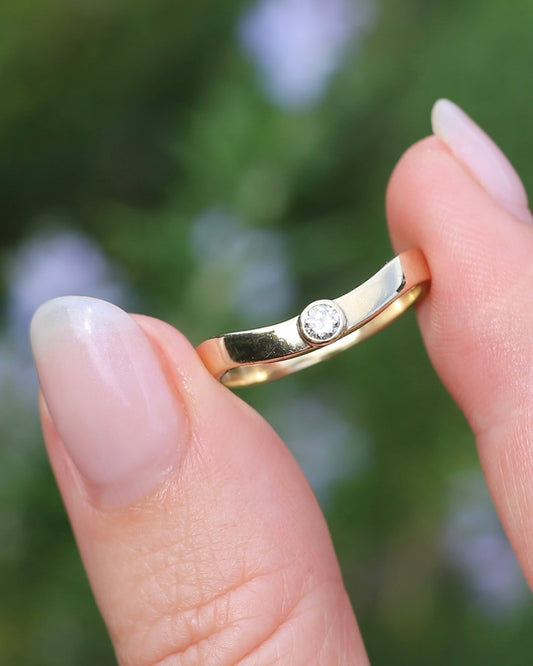 1990 Birmingham Made 0.1ct Natural Diamond Bezel Set Curved Band, 9ct Yellow Gold, size P1/2 or 7.75, 2.8g