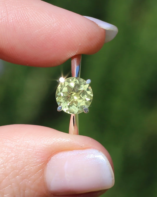 1.8ct Lemon Quartz Solitaire, Sterling Silver, size Q or just over 8, 1.91g