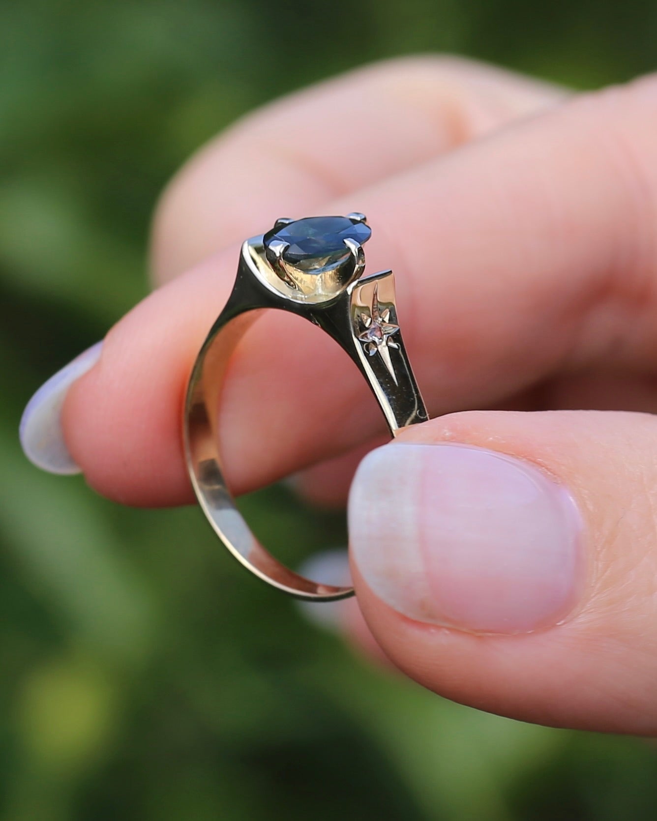 Circa 1970s 1.2ct Oval Australian Parti Sapphire Ring with Star Set Diamond Side Stones, 9ct Yellow Gold, size R1/2 or 8.75, 3.28g