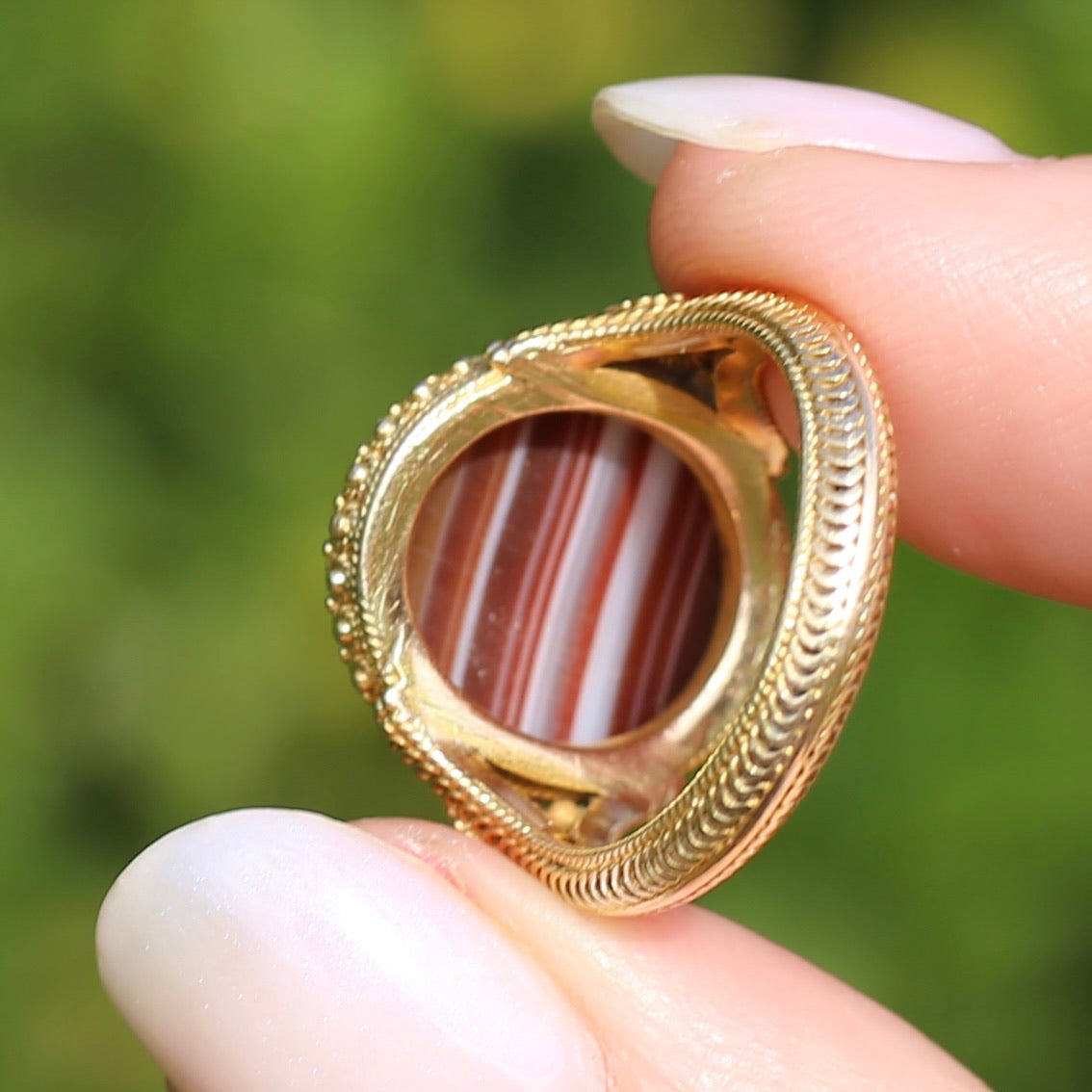 Mid Century Banded Agate in the Elaborate Scroll Detailed Floral Ring, 14ct Yellow Gold, size K1/2 or just under 5.5