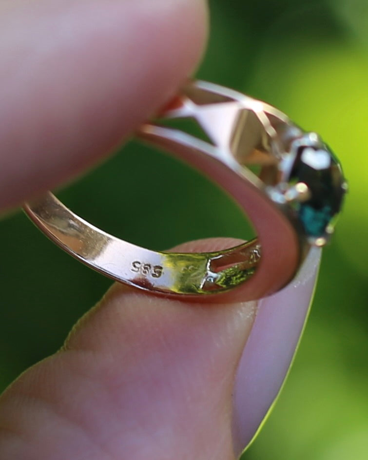 1ct Natural Teal Australian Sapphire in Hand Carved 14ct Rosey Gold Ring, size M or 6.25, 3.14g