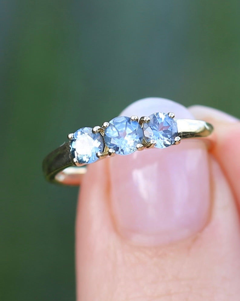 1.5ct Pale Cornflower Blue Parti Trilogy, Claw Set 9ct Yellow Gold, size Q or 8.25, 2.17g