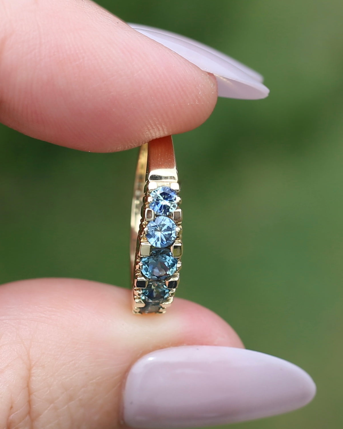 1.15ct Blue and Yellow Parti Sapphire Five Stone Ring in Angular Settings, 9ct Yellow Gold, size O or 7.25, 2.78g