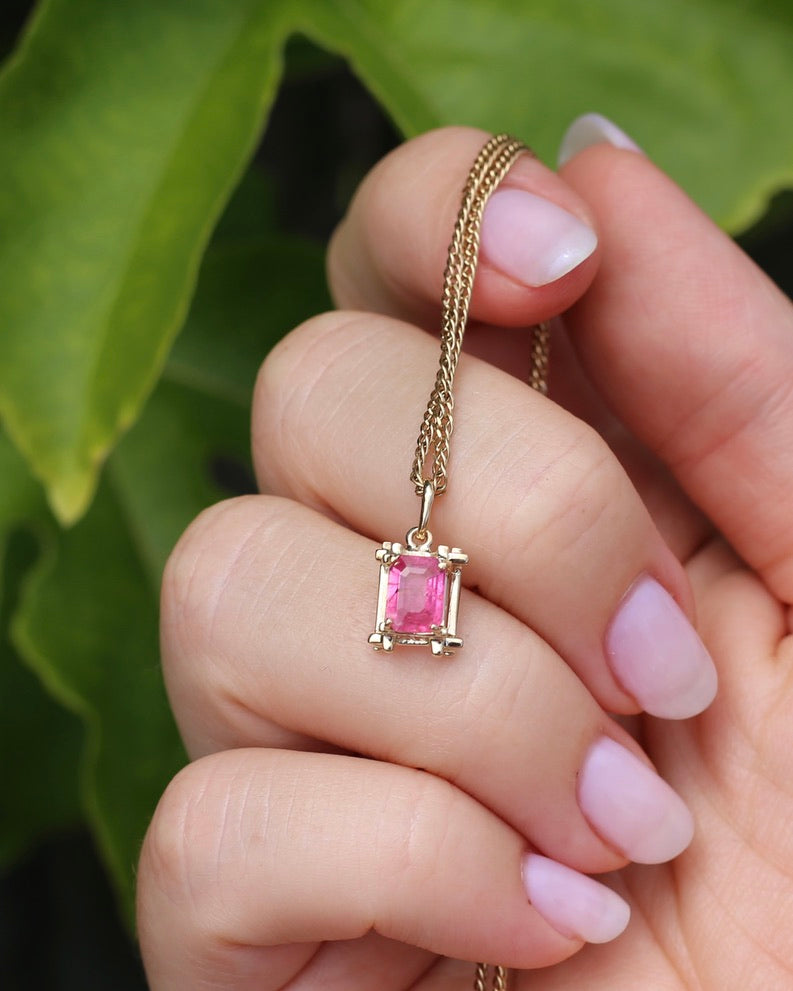 0.65ct pink tourmaline Handmade Pendant, 9ct Yellow Gold, 1.11g