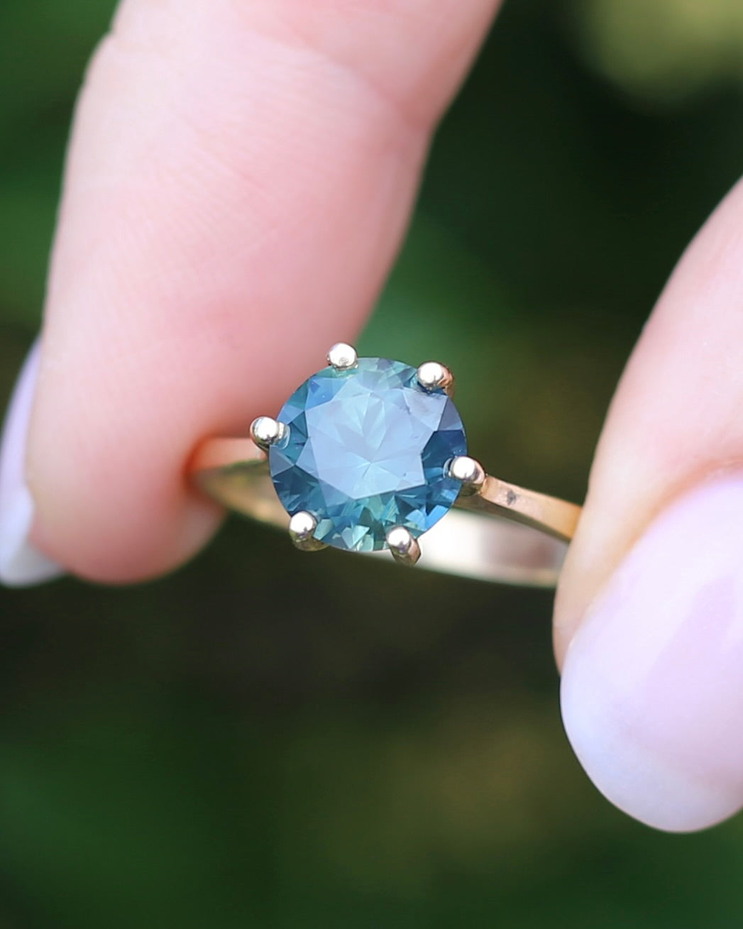 2.95ct Unheated Parti Sapphire Solitaire, 9ct Yellow Gold, size O or 7.5, 3.05g