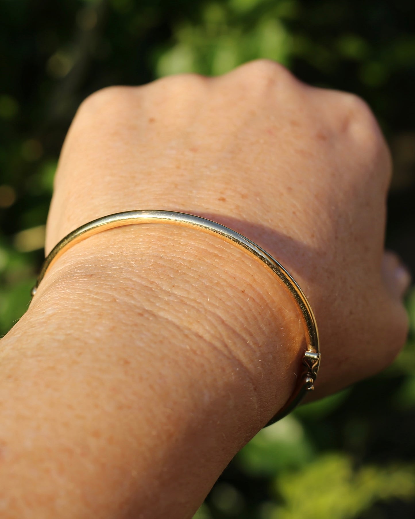 Silver Filled 1/10 Gold Hinged Bangle, approx 17cm oval, 5.81g