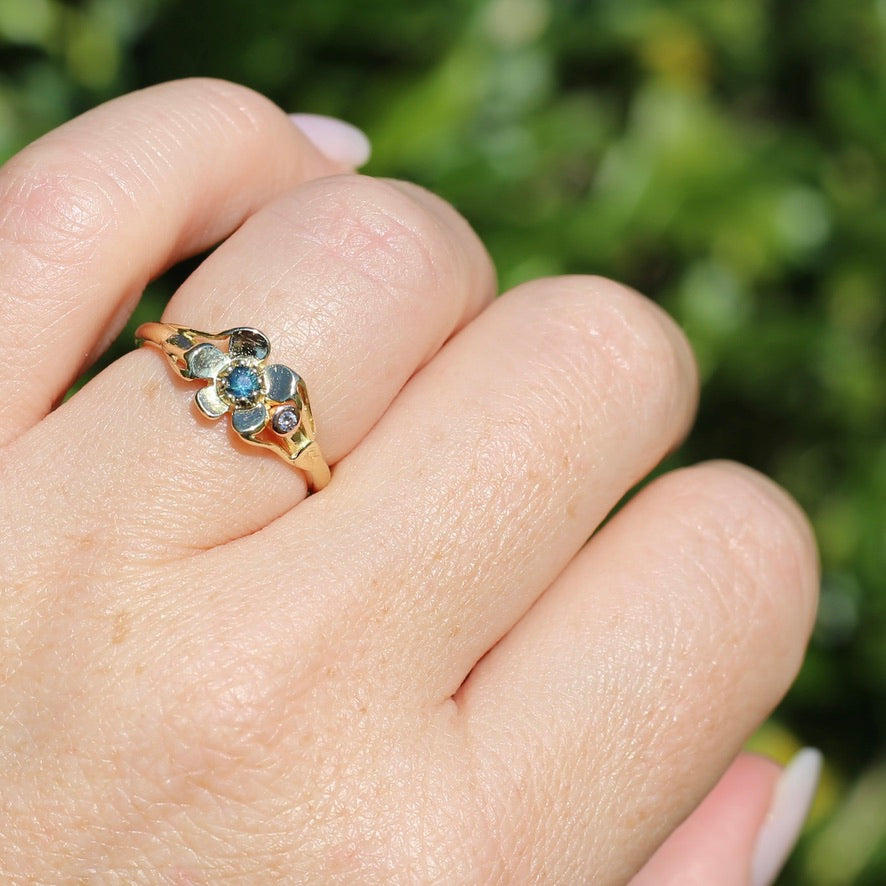 Unique Parti Sapphire and Diamond Flower Ring, 18ct Yellow Gold, size N or just over 6.5