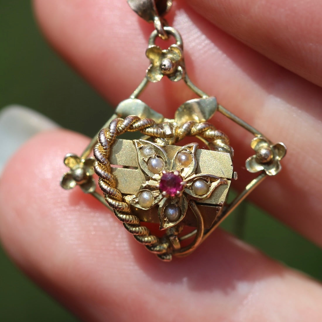 Circa 1940s Chester Made Twisted Rope Heart & Floral Pearl Pendant, 9ct Yellow Gold, 2.4g