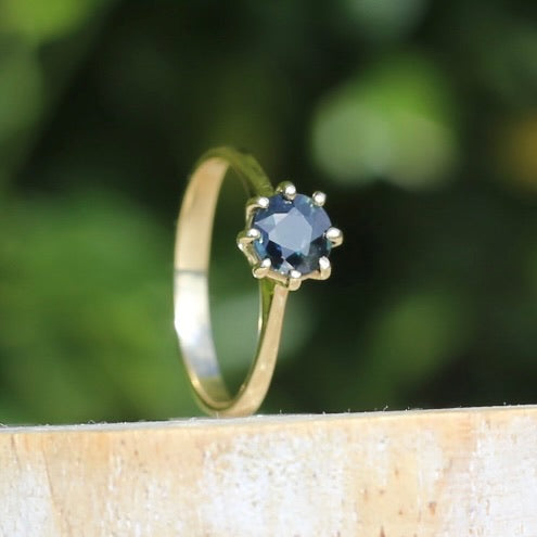 Vintage Natural Blue Sapphire Ring in Gorgeous 8 Claw Setting, 9ct Yellow Gold, size M1/2 or nearly 6.5