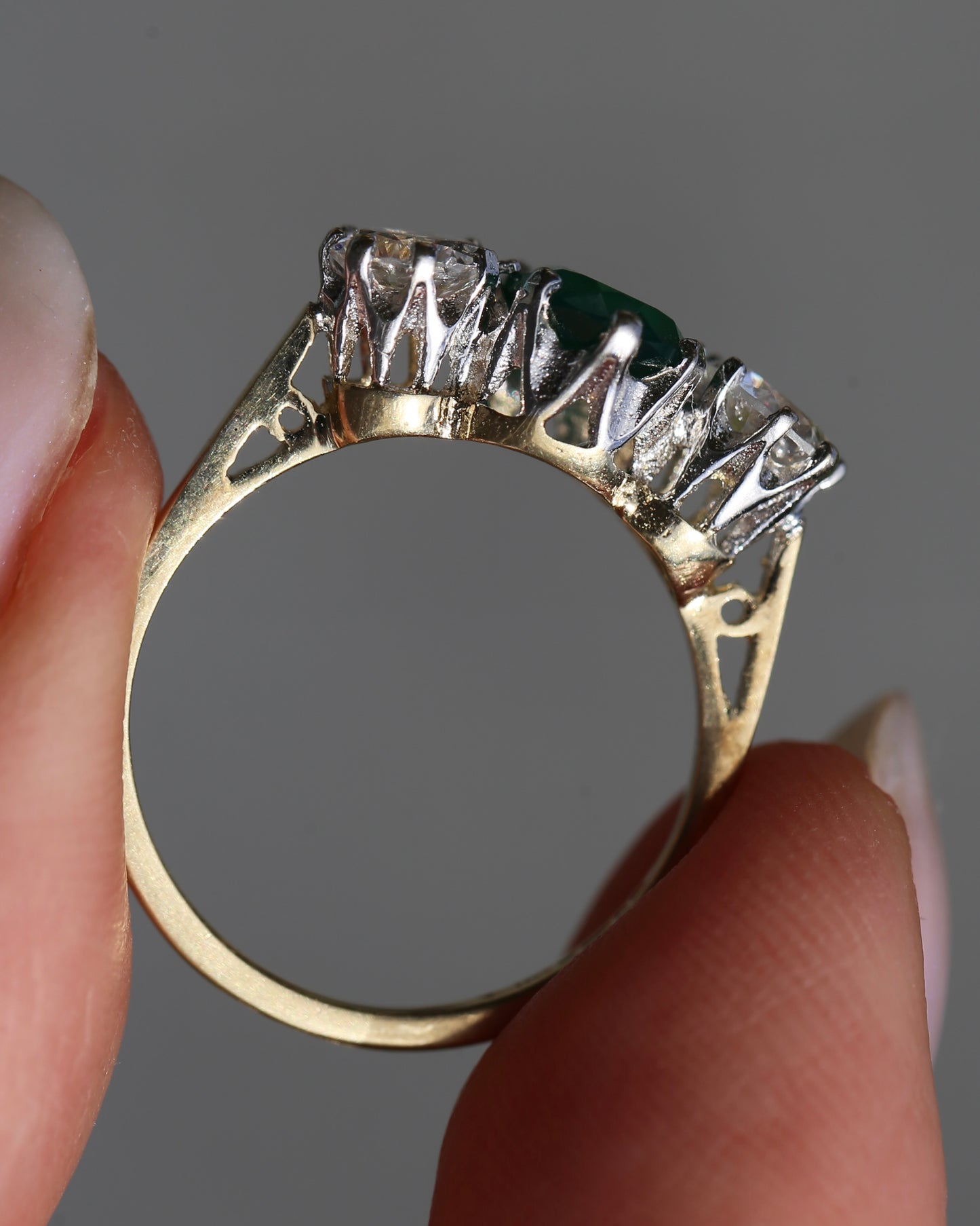 1988 Made Green and White Stone Trilogy, 9ct Yellow and White Gold, size L or 5.75, 2.23g