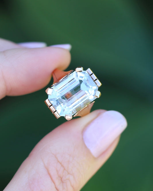 Vintage Circa 1940s 11ct Natural Aquamarine Ring, 9ct Old Yellow slightly Rosey Gold, size O or just over 7, 5.83g, with valuation