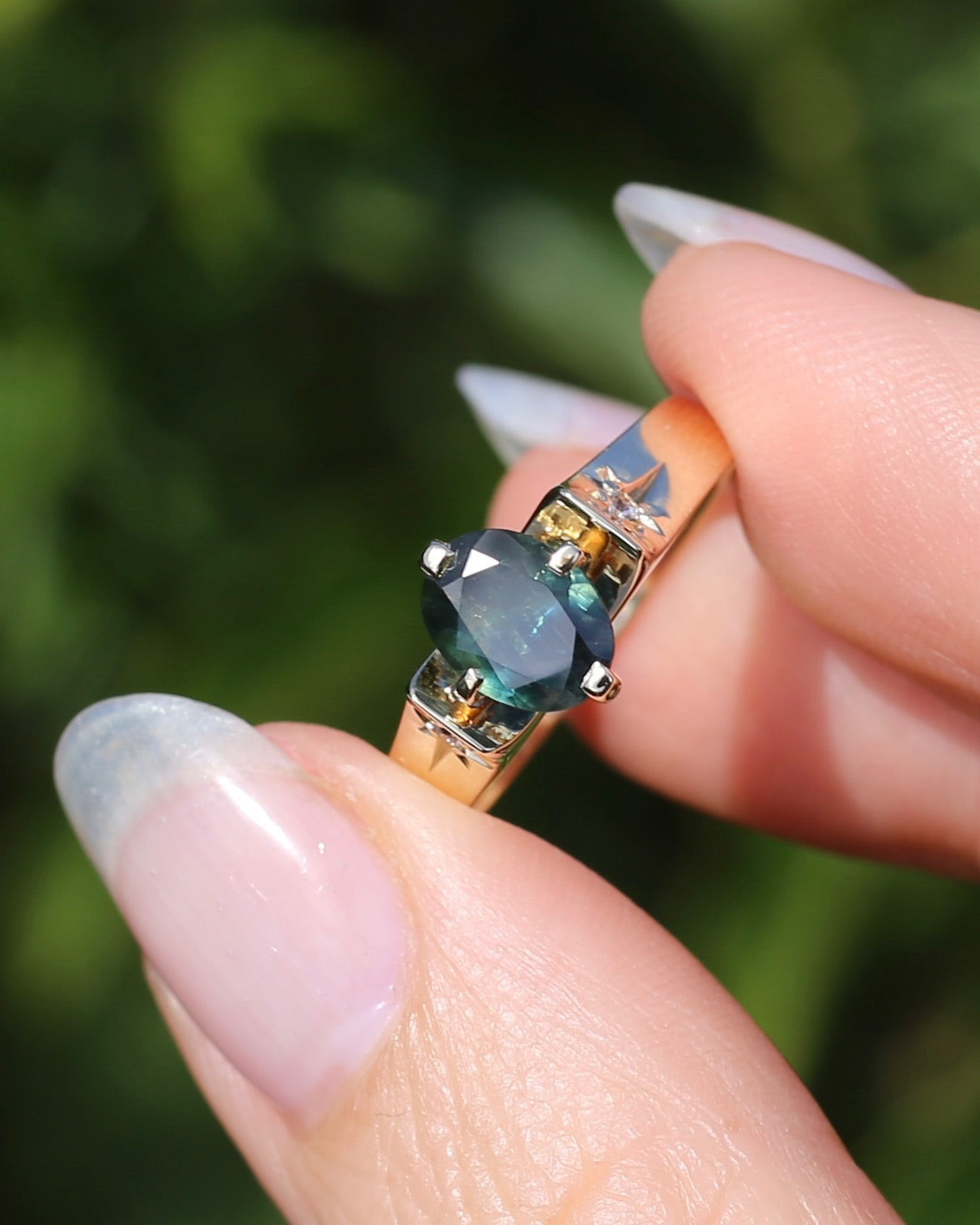 Circa 1970s 1.2ct Oval Australian Parti Sapphire Ring with Star Set Diamond Side Stones, 9ct Yellow Gold, size R1/2 or 8.75, 3.28g