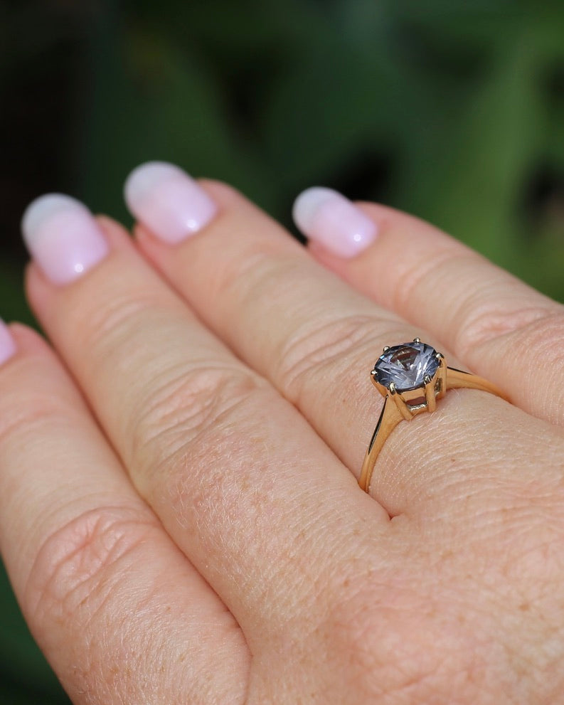 1.35 Lavender Grey Spinel Solitaire, 6 Claw setting, 9ct Yellow Gold, size 9.75 or just over T, 1.72g