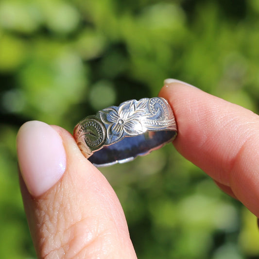 Vintage Floral Swirl Engraved Ring, size 9.5 or T (fits smaller due to width)