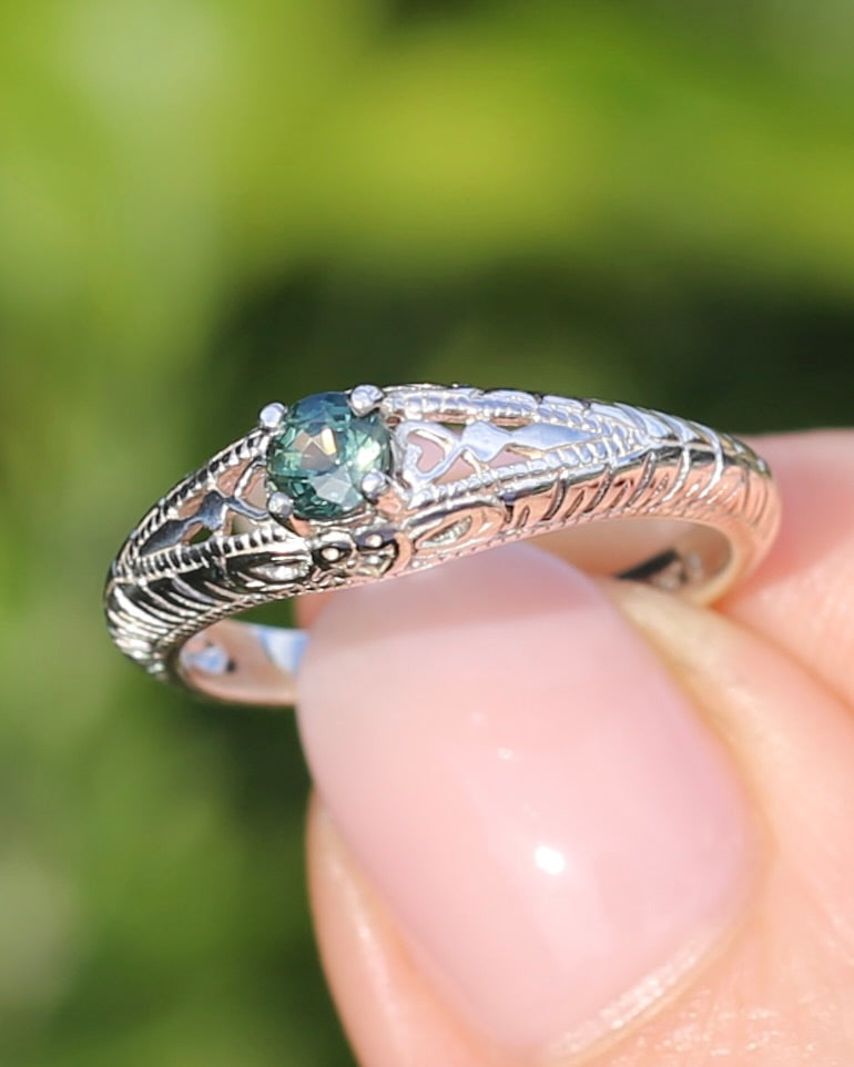 0.4ct Parti Sapphire Solitaire, Silver Filigree Ring, size N1/2 or 7, 2.6g