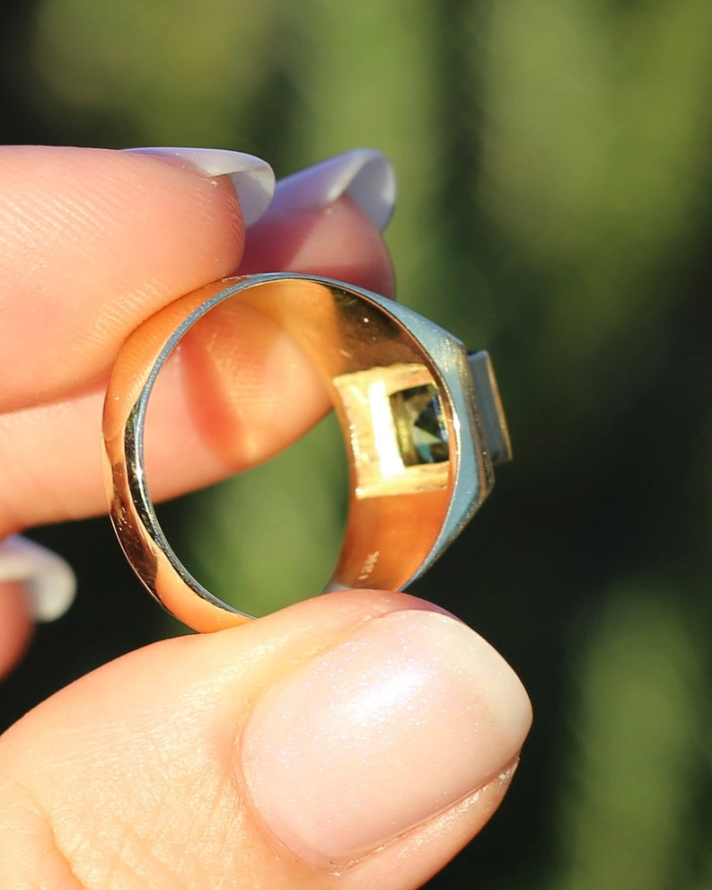 Circa 1950s 2.05ct Natural Unheated Parti Sapphire Signet Ring, 18ct Yellow Gold, size T1/2 or just under 10, 6.59g