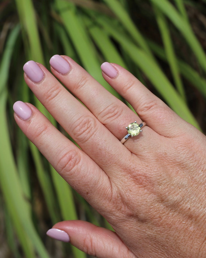 1.8ct Lemon Quartz Solitaire, Sterling Silver, size O or 7.25, 2.04g