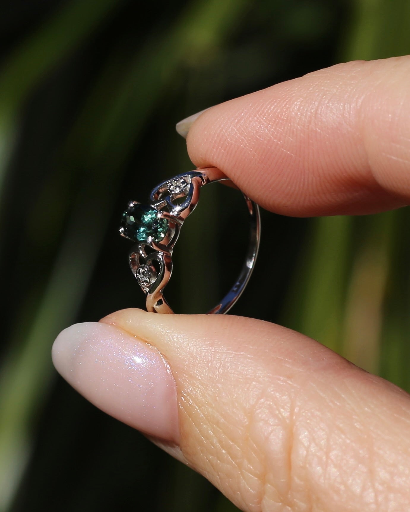 0.7ct Natural Green Parti Sapphire with tiny Diamond Set Heart Shoulders, 9ct White Gold, size K or 5.25, 1.27g