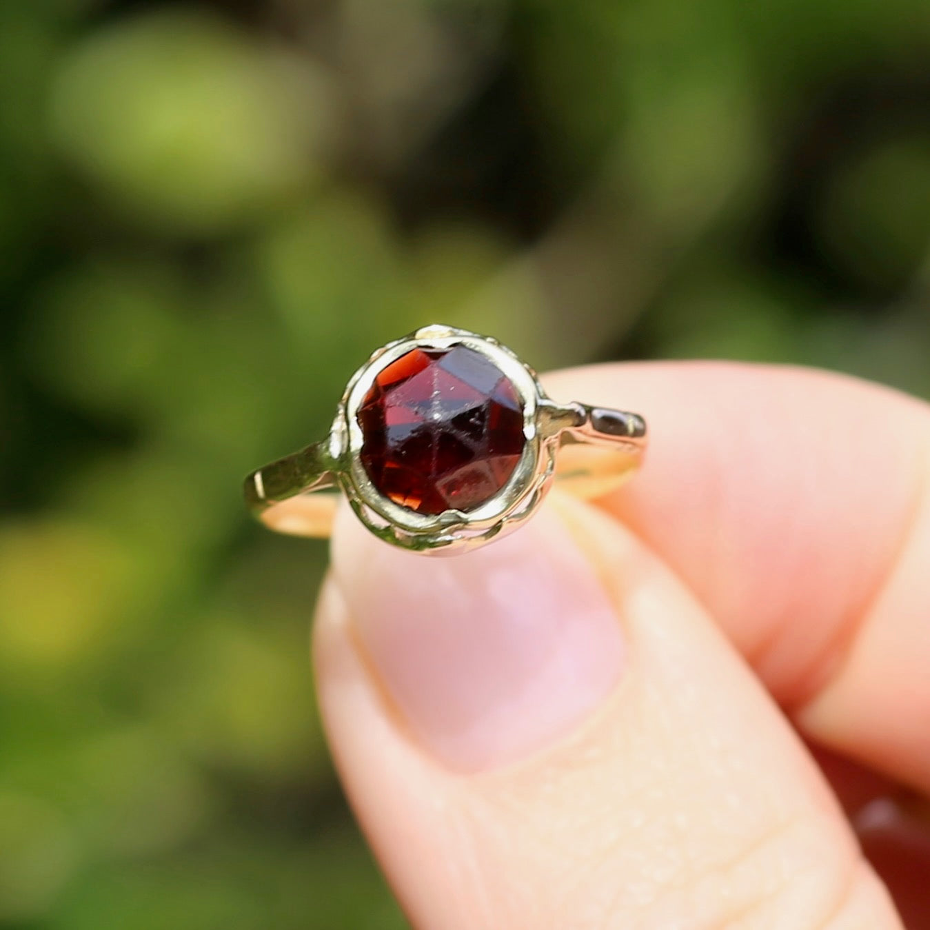 1931 Dutch Rose Cut Garnet, 583 Yellow & Rosey Gold, size 8 or nearly Q