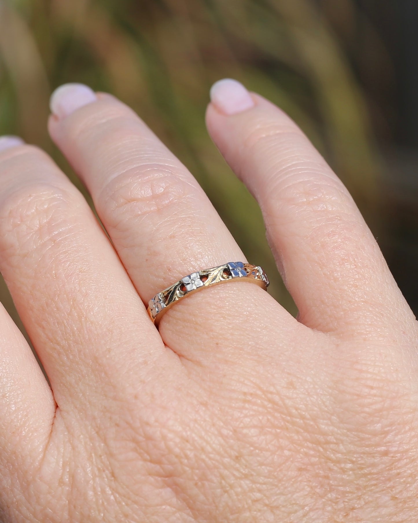 Pristine Vintage Mixed Metal Floral Wedder, 18ct Yellow and White Gold, size 8 or just over P1/2