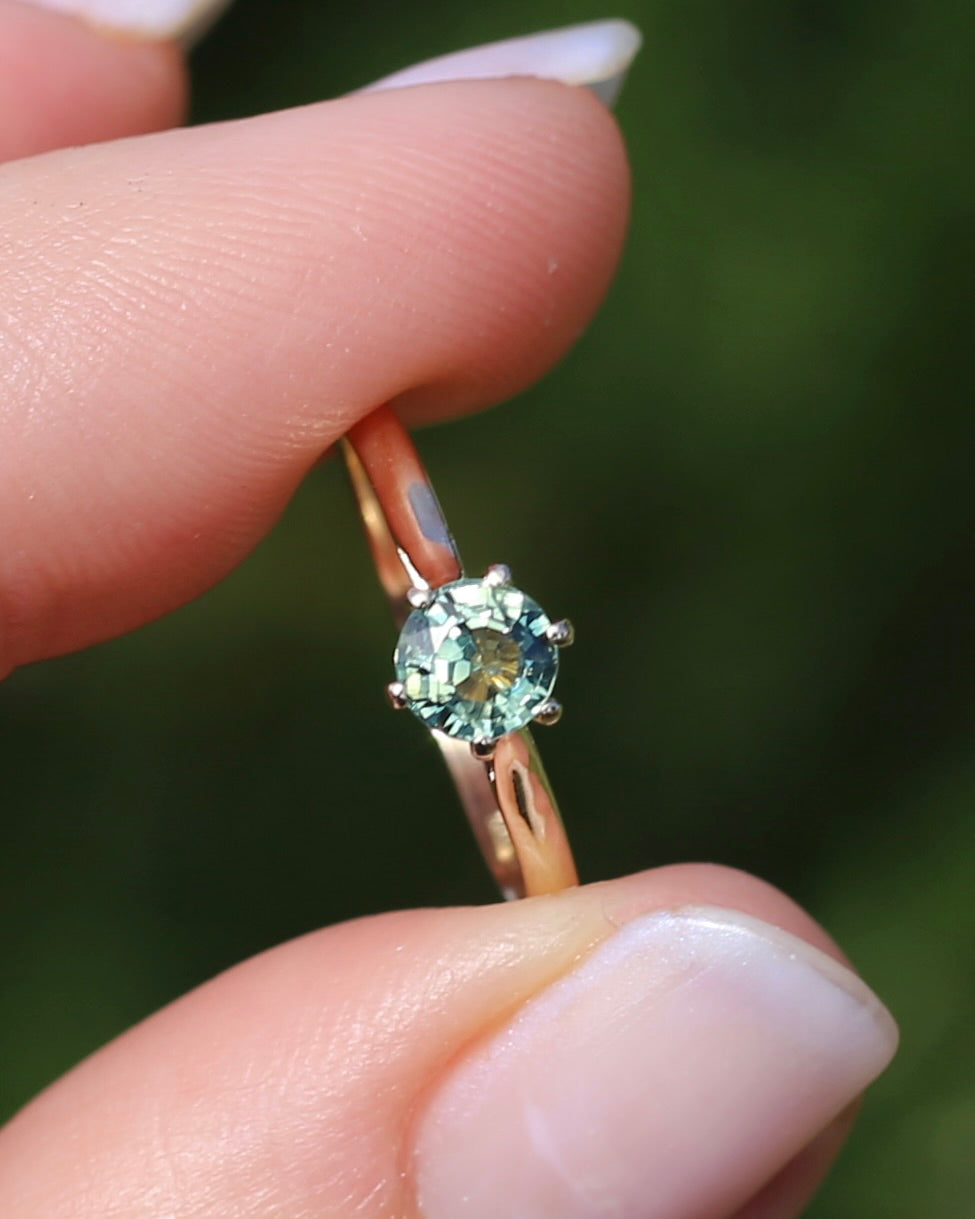 0.75ct Seafoam Parti Sapphire Solitaire, 9ct Yellow Gold, size M1/2 or just over 6.25, 1.24g