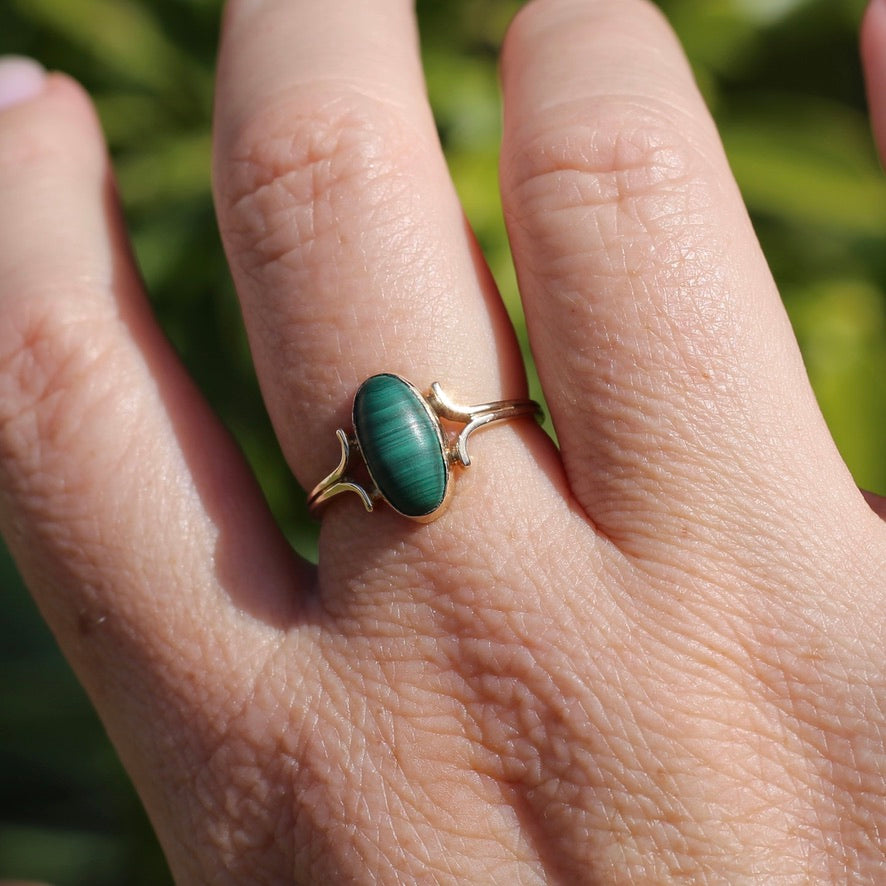 Oval malachite Ring, 9ct YG, size 8 or Q