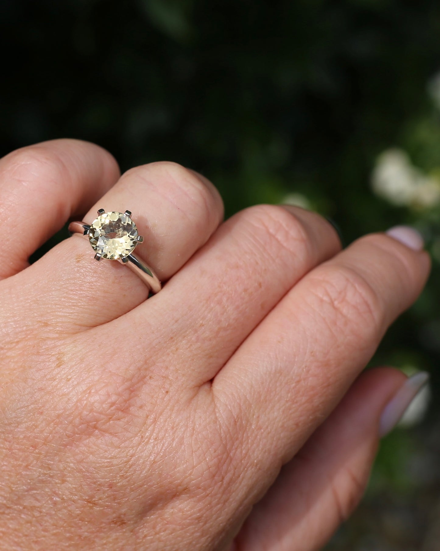 9mm 2.25ct Natural Yellow Beryl, 6 Claw Set, 9ct White Gold, size N1/2 or nearly 7, 3.75g