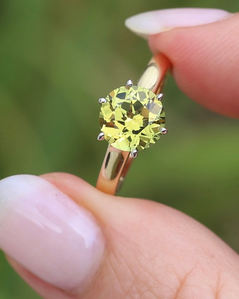 Breathtaking 2.59ct Natural Greenish Yellow Sapphire in Vintage 6 claw Mixed Metal 14ct Gold, 14ct White and Yellow Gold, size O or just over 7, 3.61g, with valuation