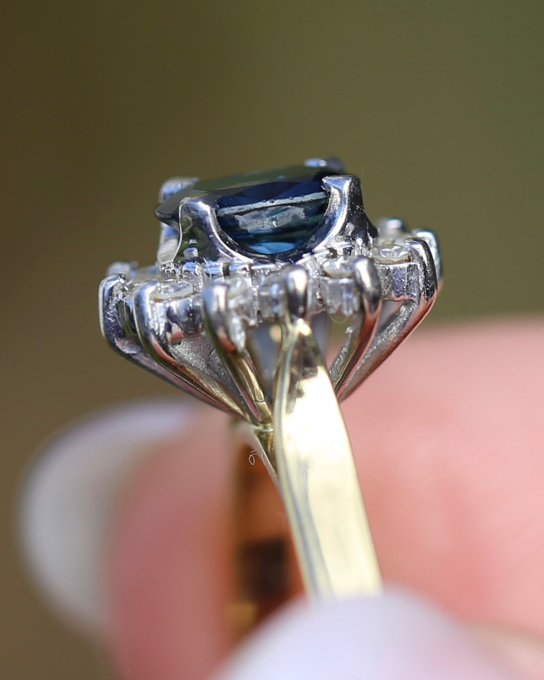 Natural Sapphire and Diamond Halo, 18ct White and Yellow Gold, size R or just over 8.5, 3,15g