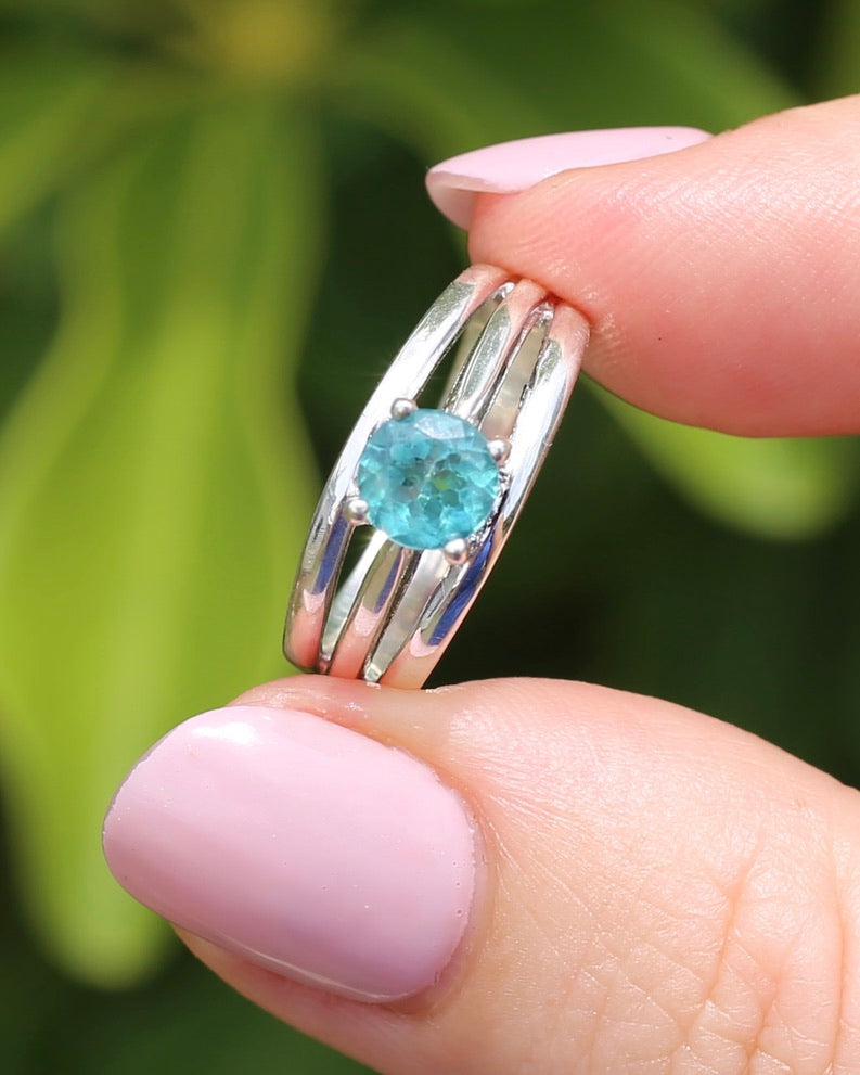 Natural Apatite Ring, Sterling Silver, size N or 6.75 (fits more like L1/2 - M or 6 due to width), 4.65g