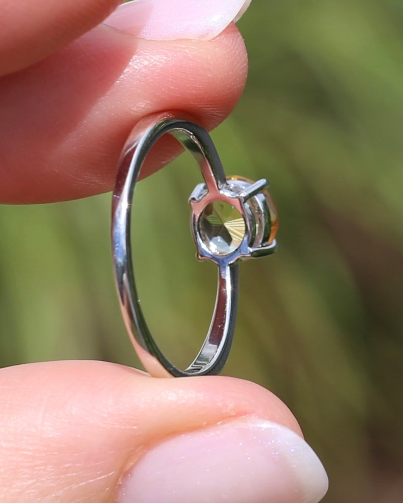 1.05ct Citrine Solitaire, Sterling Silver, size Q1/2 or just under 8.5, 2.0g