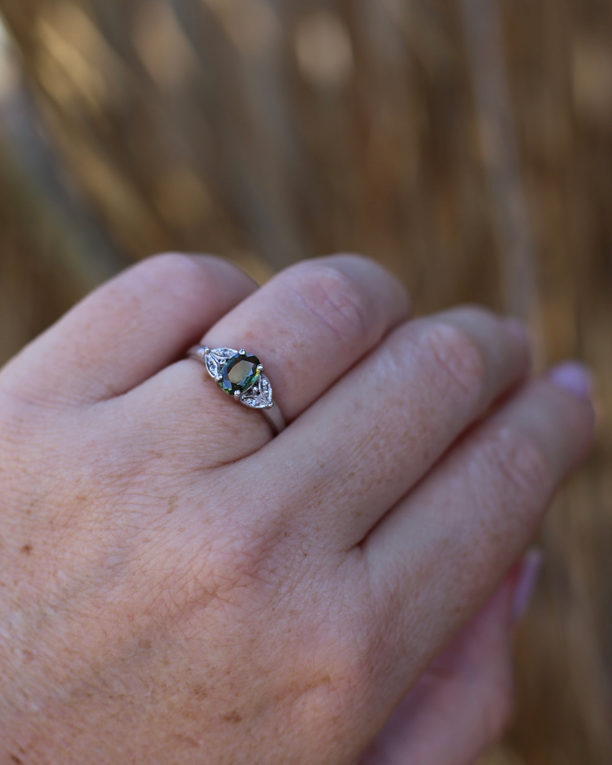 0.8ct Parti Sapphire and Single Cut Diamond Ring, 9ct White Gold, size N or just over 6.5, 2.00g