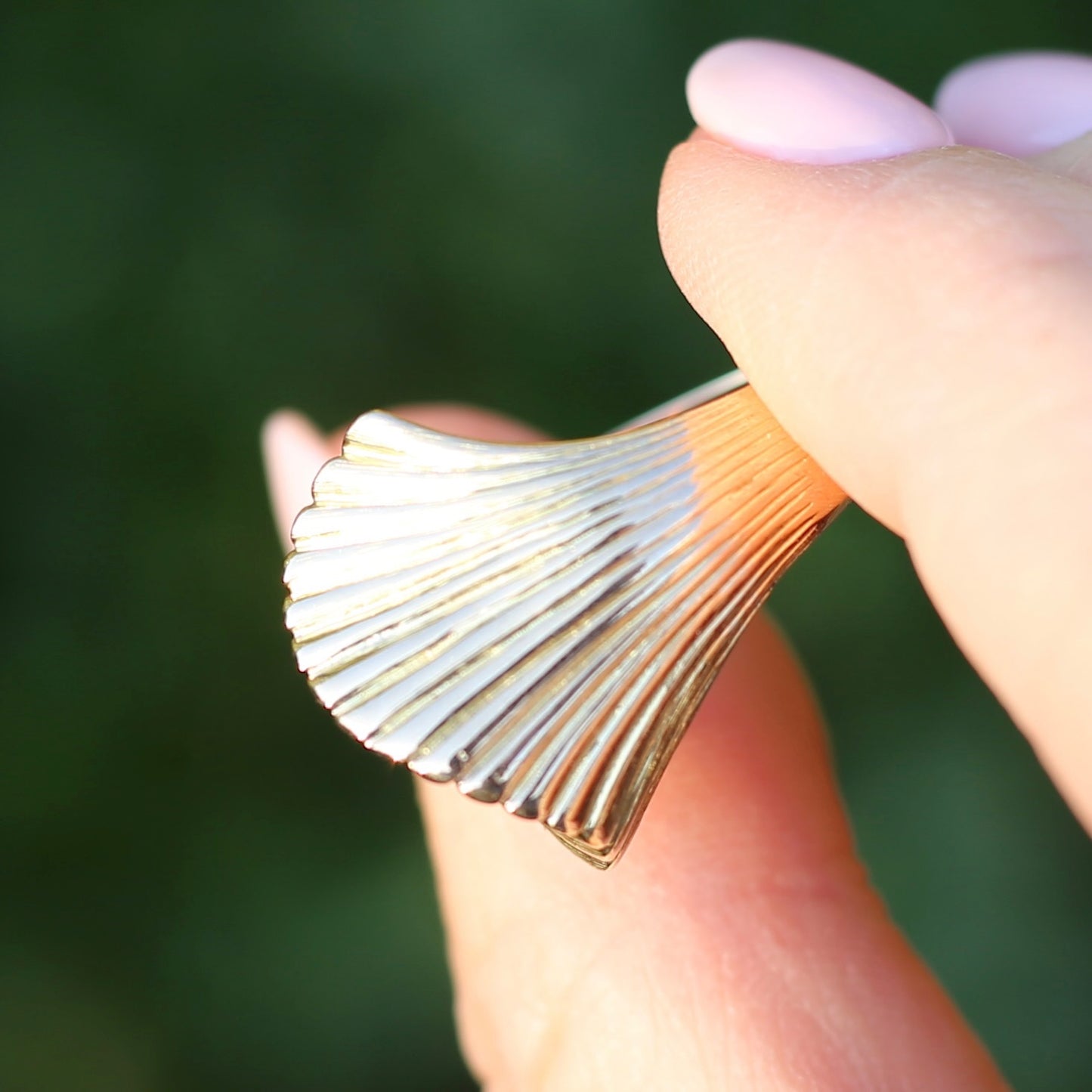 Mid Century Modernist 14ct Gold Sculptured Shell or Fan Ring, size R or 8.5 (maybe fits a bit bigger)