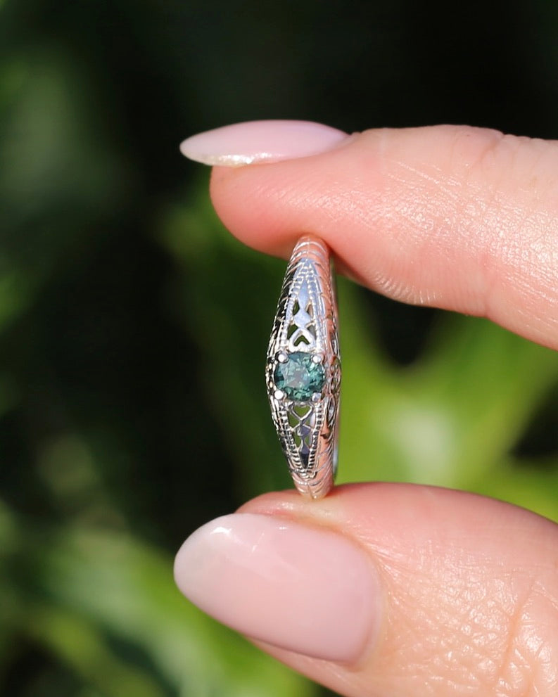 0.4ct Parti Sapphire Solitaire, Silver Filigree Ring, size N1/2 or 7, 2.6g