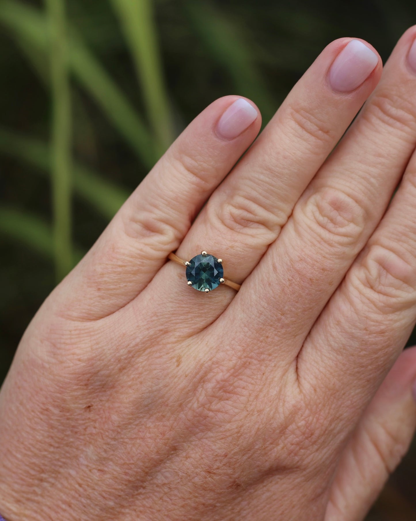 2.95ct Unheated Parti Sapphire Solitaire, 9ct Yellow Gold, size O or 7.5, 3.05g