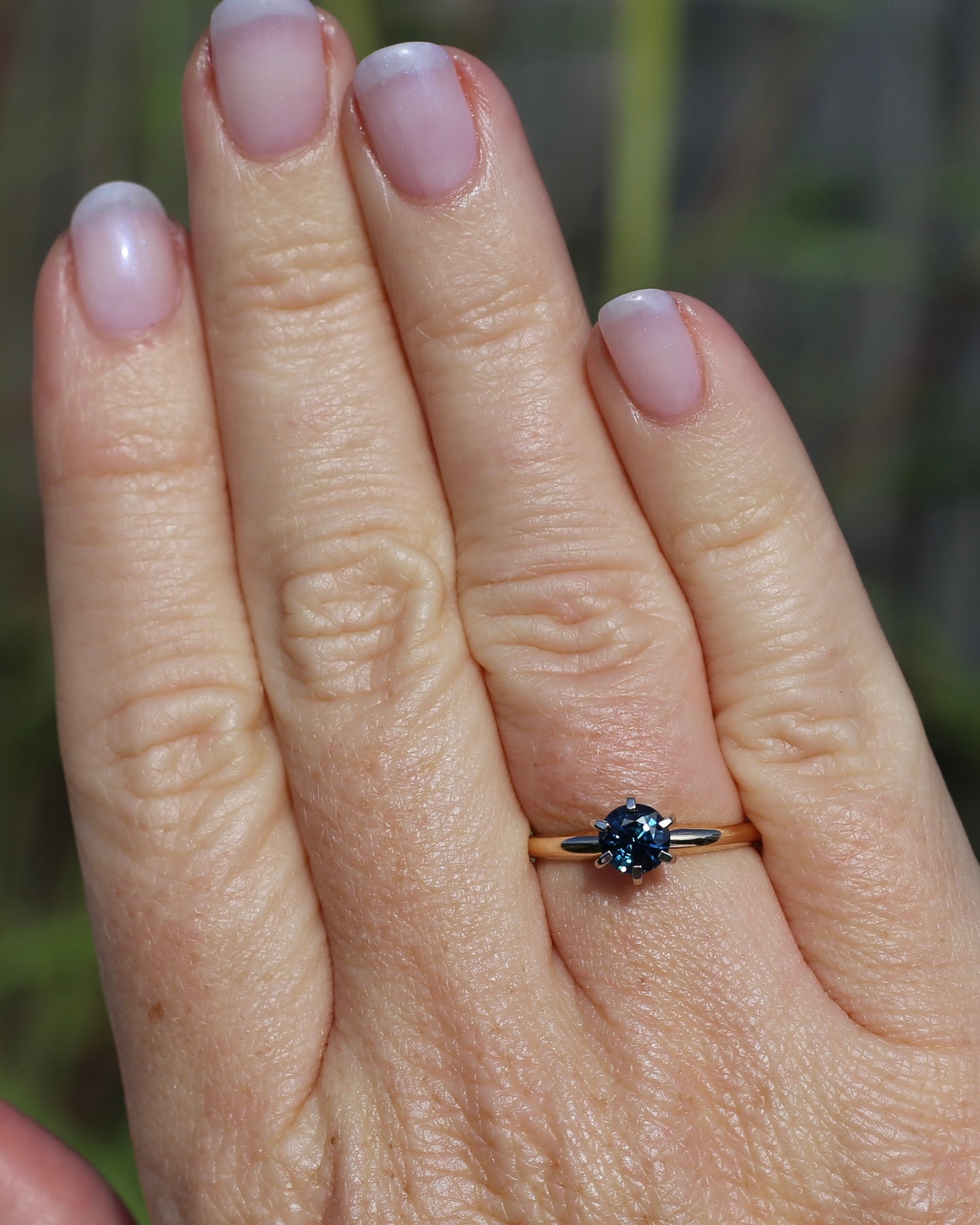 0.8ct Natural Teal Blue Sapphire in 14ct 6 Claw White Gold Setting on 14ct Yellow Gold Band, size N1/2 or just under 7, 2.51g