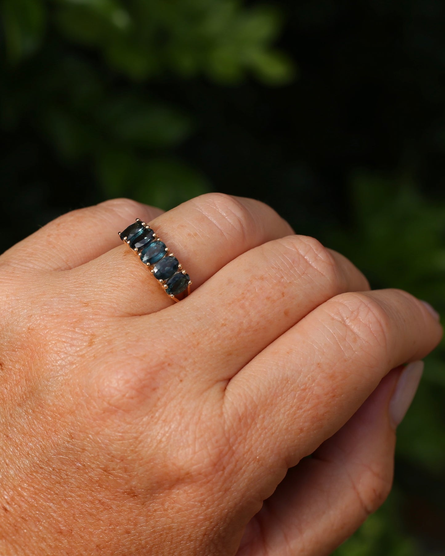 Vintage 3.25ct Five Stone Parti Sapphire Ring, 9ct Yellow Gold, size O1/2 or 7.5 with valuation, 3.05g