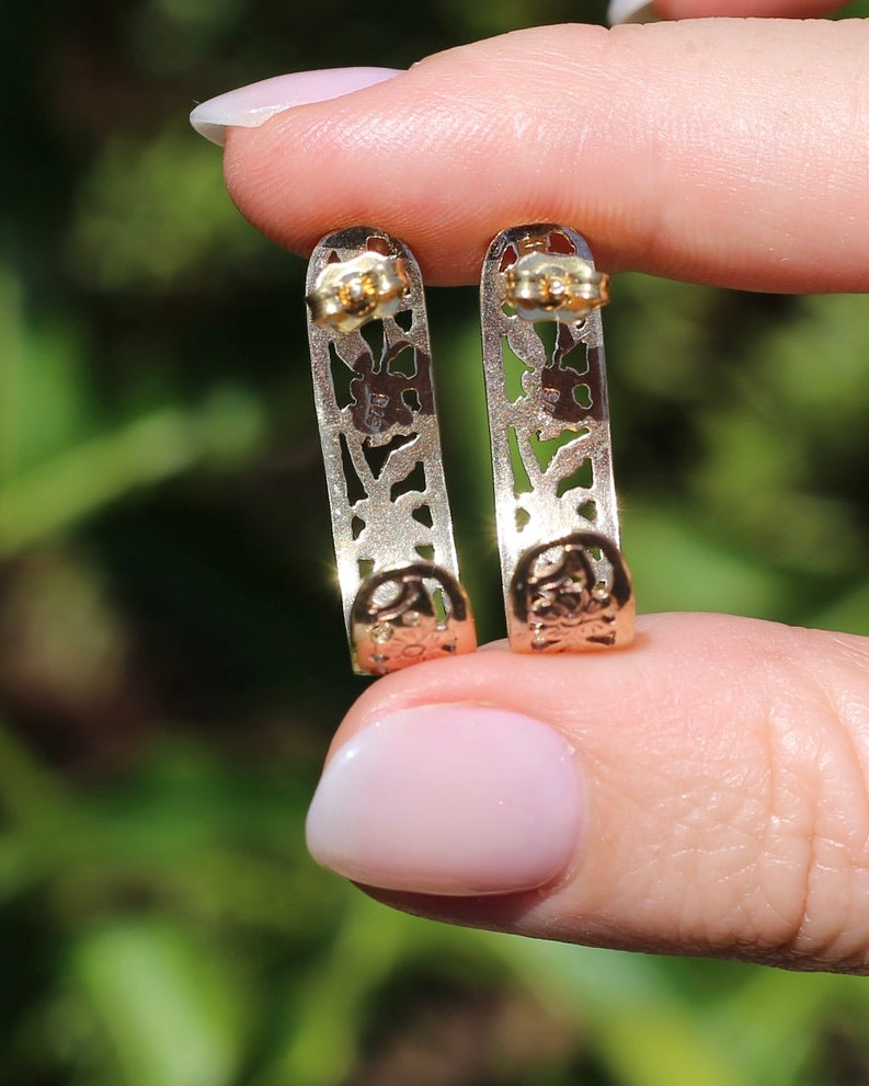 Floral Hand Carved 9ct Yellow Gold Earrings - Studs-, 9ct Yellow Gold, 3.13g