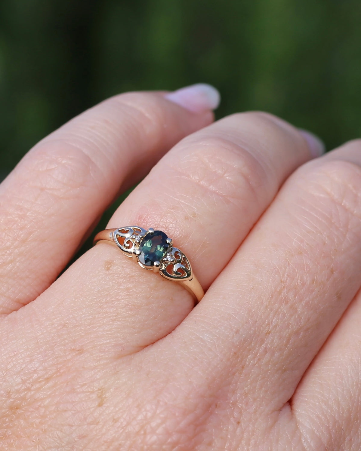 0.75ct Natural Teal Green Parti Sapphire with tiny Diamond Set Swirl Shoulders, 9ct Yellow Gold, size M1/2  or  just under 6.5, 1.44g
