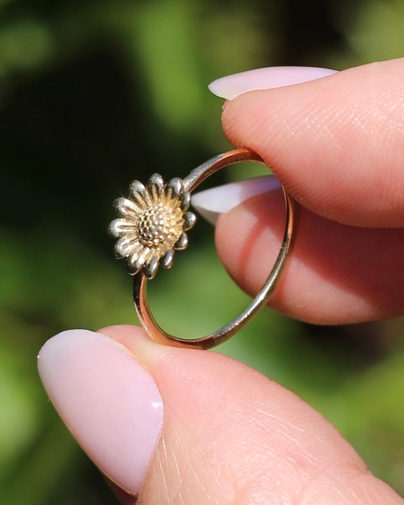 Dainty Sunflower Ring in 9ct Yellow Gold, size N1/2 or 7, 1.04g