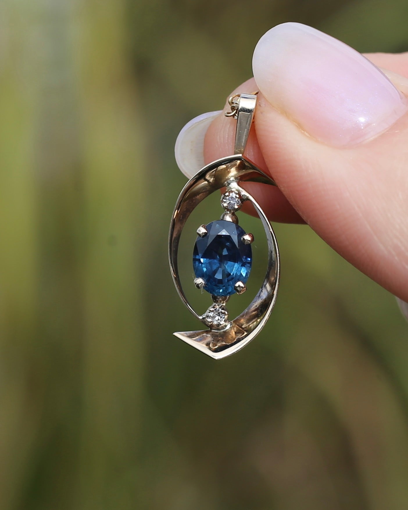 1.5ct Natural Blue Sapphire and Diamond Vintage Pendant, 9ct Yellow Gold, 1.57g