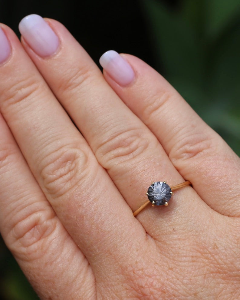 1.35 Lavender Grey Spinel Solitaire, 6 Claw setting, 9ct Yellow Gold, size 9.75 or just over T, 1.72g