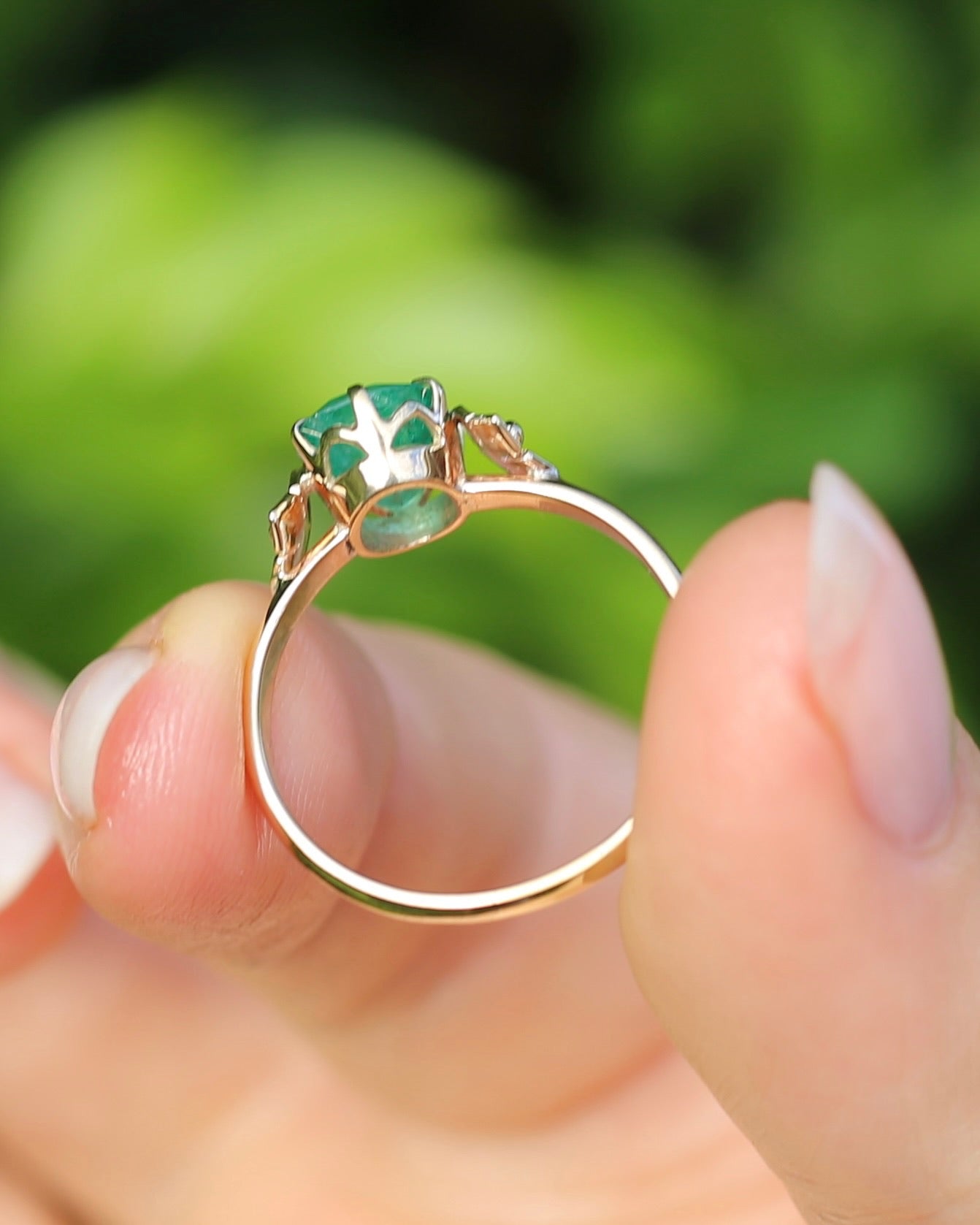 1.79ct Natural Untreated Oval Emerald in Circa 1960s 18ct Yellow Gold Claw Set Ring, 18ct Yellow Gold, size Q1/2 or 8.5, with Valuation
