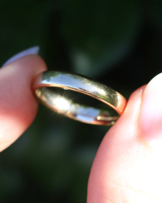 Vintage 4mm Half Round Wedder Ring with Comfort Fit, size R or 8.75, 3.73g